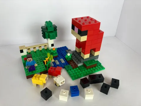 LEGO Minecraft: The Wool Farm (21153) Complete, no instructions - Retired set