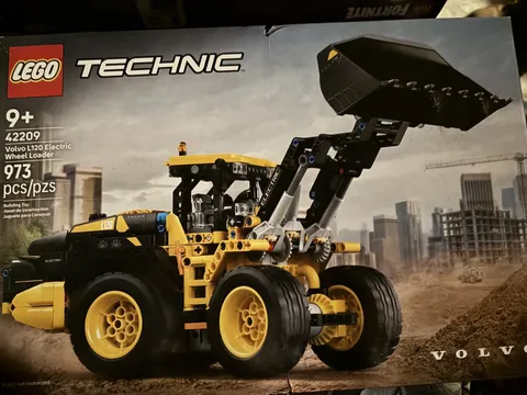 Lego 42209 Volvo L120 Electric Wheel Loader 973 pcs | Brand New | Factory Sealed