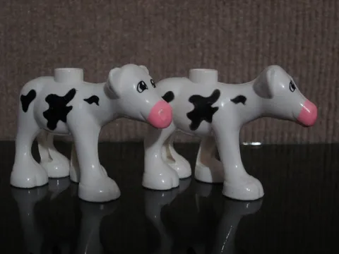 Lego Duplo Animal Farm Zoo (2) BABY COW CALF Heifer White Black Animal Figure