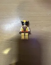 LEGO Wolverine Minifigure Yellow & Brown Suit