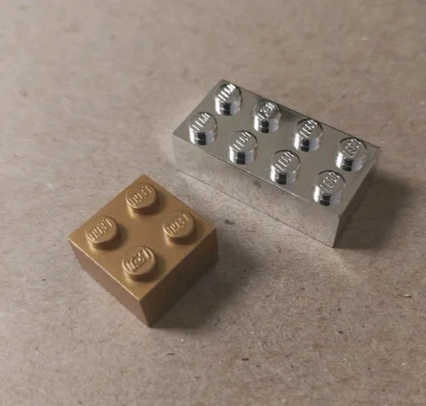 LEGO Chrome 2x4 Brick & Metallic Gold 2x2 Brick Pieces