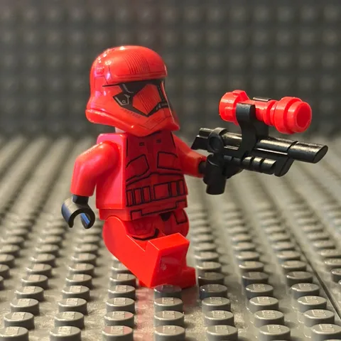 LEGO Star Wars Red Sith Trooper Stormtrooper Minifig. SW1065 (Set 75256) w/ Gun