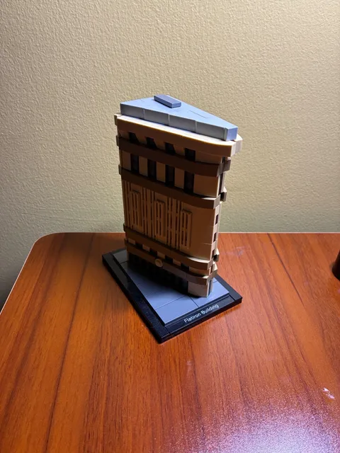 LEGO ARCHITECTURE: Flatiron Building New York (21023) Complete Set No Box/Manual
