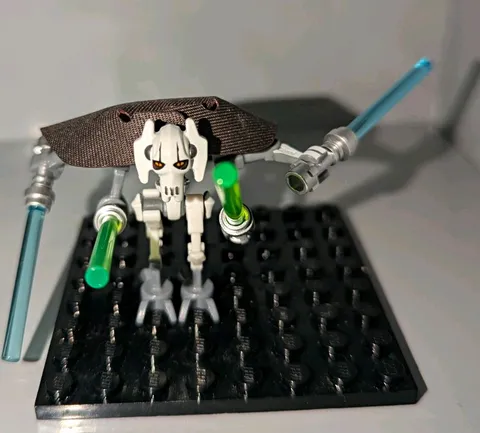 LEGO Star Wars General Grievous minifigure (design sw0515) With A Custom Cape