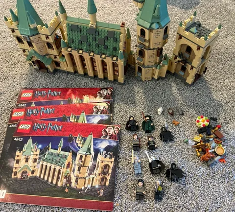 LEGO Harry Potter 4842 Hogwarts Castle - Loose Retired W Minifigures & Manuals
