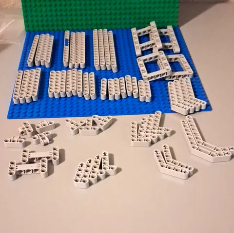 Lego Technic Lot In Light Grey. 62 Pieces. Excellent Condition. Big Lot