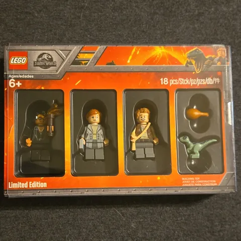 LEGO Jurassic World Limited Edition Minifigure Set 18 Pieces Box 5005255