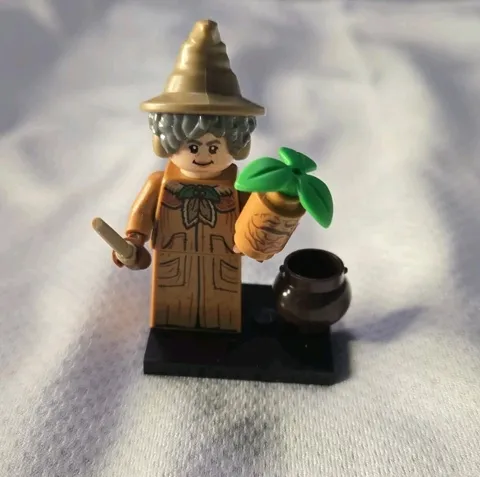 Lego CMF Harry Potter Minifigure Series 2 Professor Pomona Sprout Complete