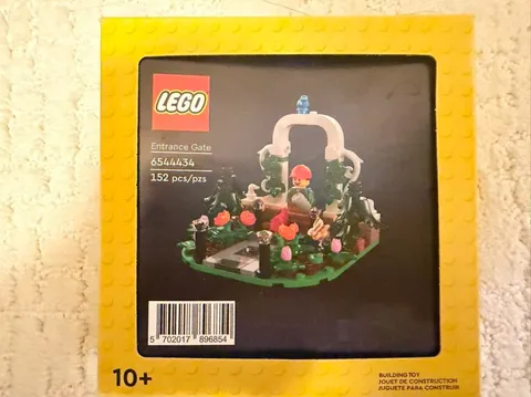 New LEGO Entrance Gate 6544434