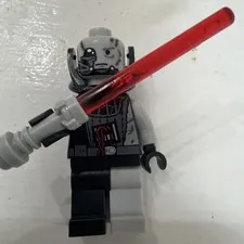 LEGO Star Wars sw0180 Darth Vader Battle Damaged Minifig 7672 852712 *AUTHENTIC*