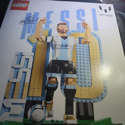 LEGO Editions Lionel Messi - Soccer Legend 43015 New Damage Box