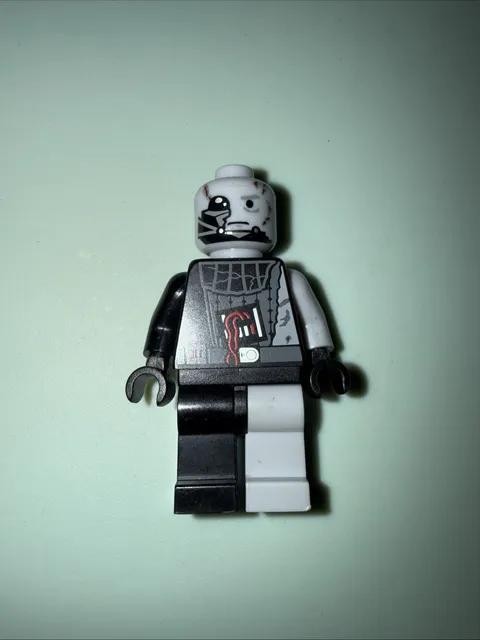 LEGO Star Wars Darth Vader Battle Damaged Minifigure sw0180 7672