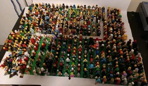 Lego Bulk Lot Over 600 Minifigures Star Wars Ninjago Marvel DC Dimensions Pounds