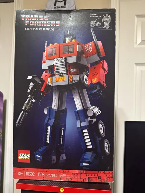 LEGO Icons Transformers Optimus Prime 10302 Converts 1508 pcs 18+