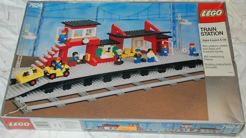 LEGO Train: 4.5V: 7824 Train Station Vintage Complete with Instructions