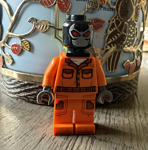 LEGO bane Minifigures Orange Jumpsuit Minifigure w/ Black Mask Head & Backpack