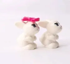 Lego  Lot Of 2 White Bunny Rabbit Friends Baby Sitting with Black Eyes  Bunny