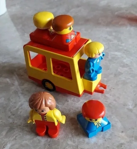 LEGO DUPLO CAMPER AND RANDOM PEOPLE LOT OF 6
