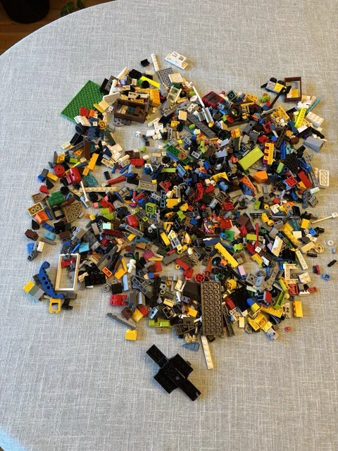 Lego 2 lb Mixed Random Lot. Clean (Lot 2)