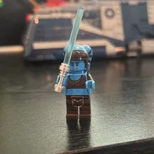 LEGO Minifigure Blue Alien Jedi Character with Light Blue Lightsaber Plastic