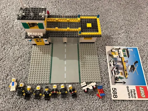 LEGO Legoland City 1979 Town 588 Police Headquarters With Minifigures & Manual