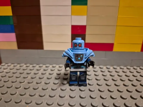 Lego Minifigure Mr. Freeze (with Shoulder Ice Armor) 70901