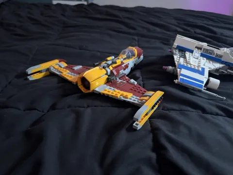 LEGO Star Wars New Republic E-Wing vs. Shin Hati’s Starfighter w/ Minifigs 
