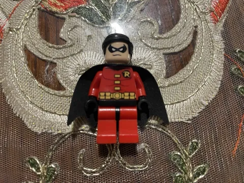 NEW LEGO - Figure - Super Heroes - Robin w/ Black Cape - set 6857 6860 30166