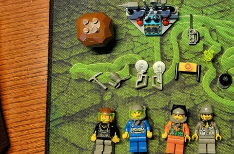 LEGO 4930 - Rock Raiders: Rock Raiders Minifigure Set