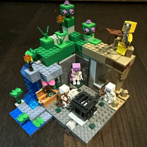 LEGO Minecraft The Skeleton Dungeon 21189 Set 364 Pcs 8+ 2022 No Box