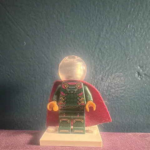 LEGO Marvel Mysterio Minifigure Purple Cape Bubble Helmet spm133 2019