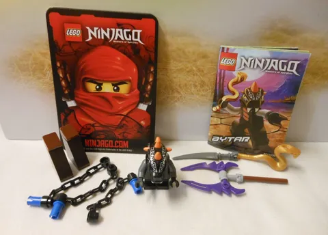 Lego Ninjago 9556 BYTAR SNAKE MINI FIGURE Booster Pack W INSERT 25 pieces 2012