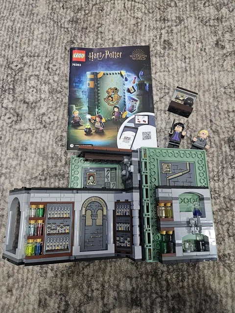 LEGO Harry Potter: Hogwarts Moment: Potions Class (76383)