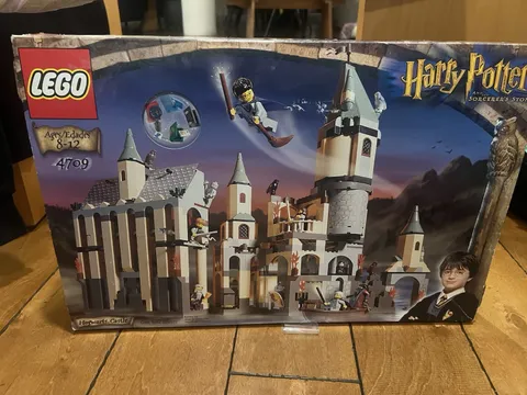 LEGO Harry Potter: Hogwarts Castle (4709) + Extra vintage set, 4735