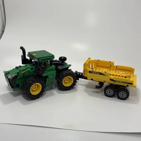 LEGO TECHNIC: John Deere 9620R 4WD Tractor (42136)