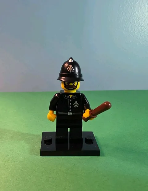LEGO Series 11 Collectible Minifigures 71002 - Constable