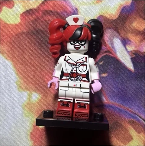 LEGO Batman movie Harley Quinn Minifig w/ Display Stand