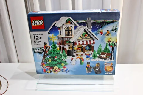 LEGO Winter Village Toy Shop 10199 Complete Set 815 Pieces Light Brick 12+