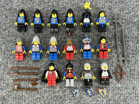 Lego Castle Knight Minifigures Lot of 16 Knights  Accessories Vintage