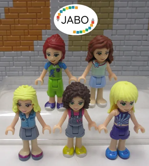 (D16 / 1 /4) Lego Friends 5 figures minifigures