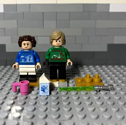 LEGO STAR WARS Christmas Luke Skywalker & Leia Organa w/ Pink Mug & Blue Milk