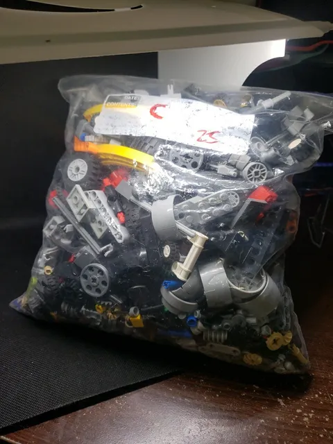 2.5 Pounds Mixed Lego Technic/Bionicle C