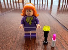 LEGO Scooby-Doo Daphne Blake Minifigure with Flashlight & Lipstick Complete