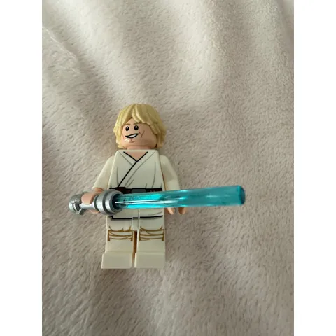 LEGO Star Wars Luke Skywalker Minifigure Tatooine Farmboy with Blue Lightsaber