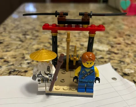 Lego Ninjago # 30424 Dojo Polybag 2016 Retired Incomplete