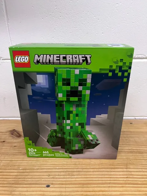 LEGO Minecraft The Creeper Complete Set 665pc 21276 Damaged Box Sealed Contents