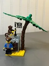 Lego - Pirates - Pirate's Treasure Hold #1889 COMPLETE!