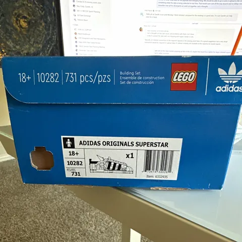 LEGO Icons adidas Originals Superstar 10282 Set 731pcs 18+ Display Stand