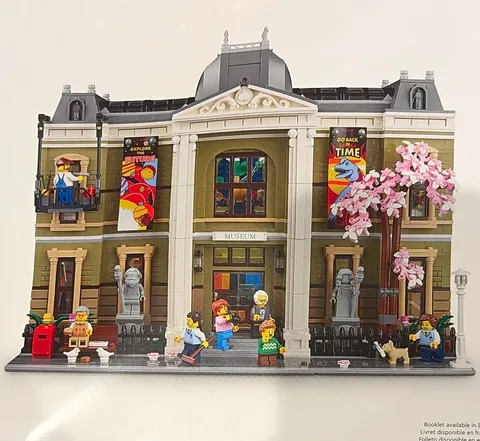 LEGO Icons 10326 Natural History Museum   Modular 4014 Pieces. New No Box
