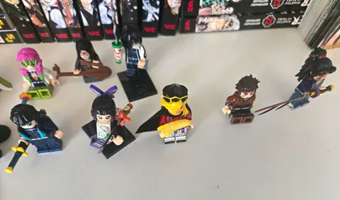 LEGO Minifigure Lot w/ Various Accessories & Parts, Plastic Figures